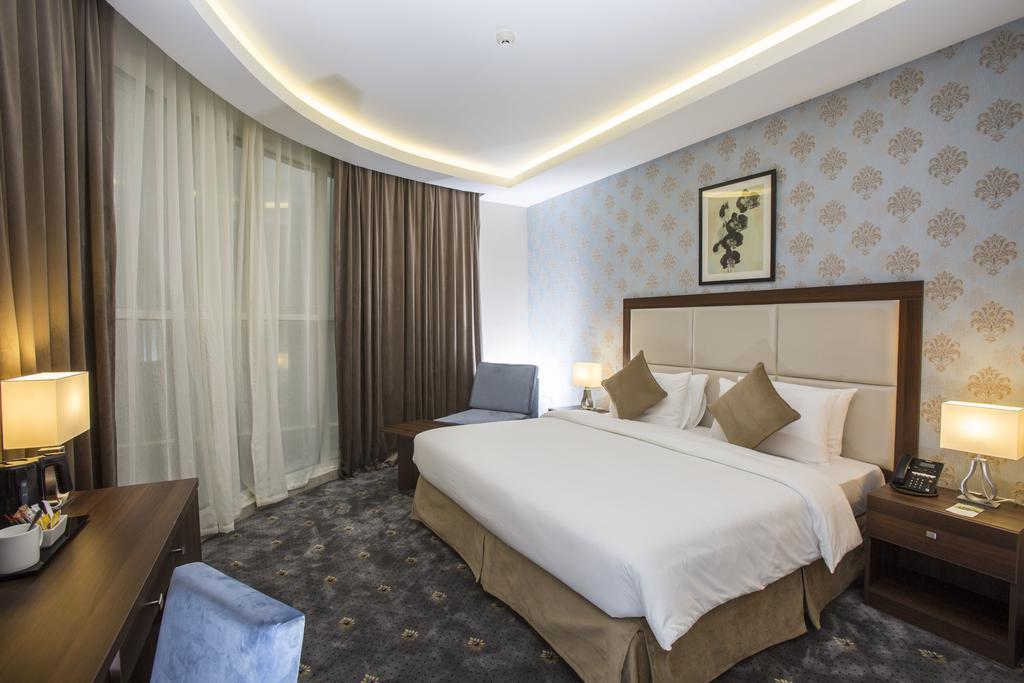 Hotel The Town 3*